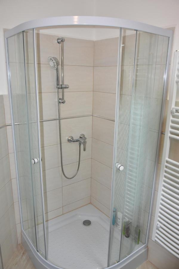Csevi Apartmanhaz Mezőkövesd Eksteriør bilde