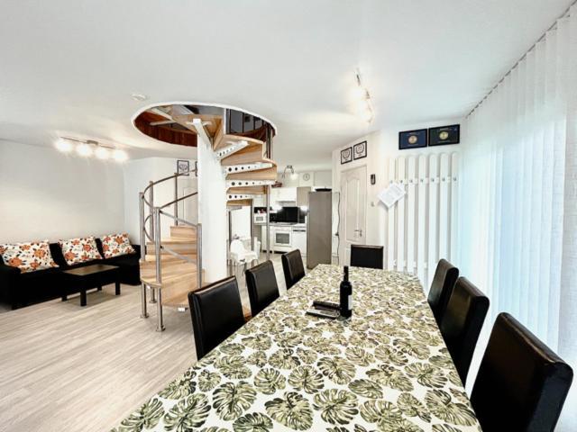 Csevi Apartmanhaz Mezőkövesd Eksteriør bilde